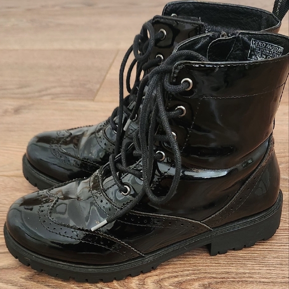 Black Patent Leather Lace-Up Boots - Picture 7 of 9
